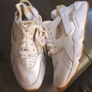 Nike White Huaraches Sneakers, New!!!